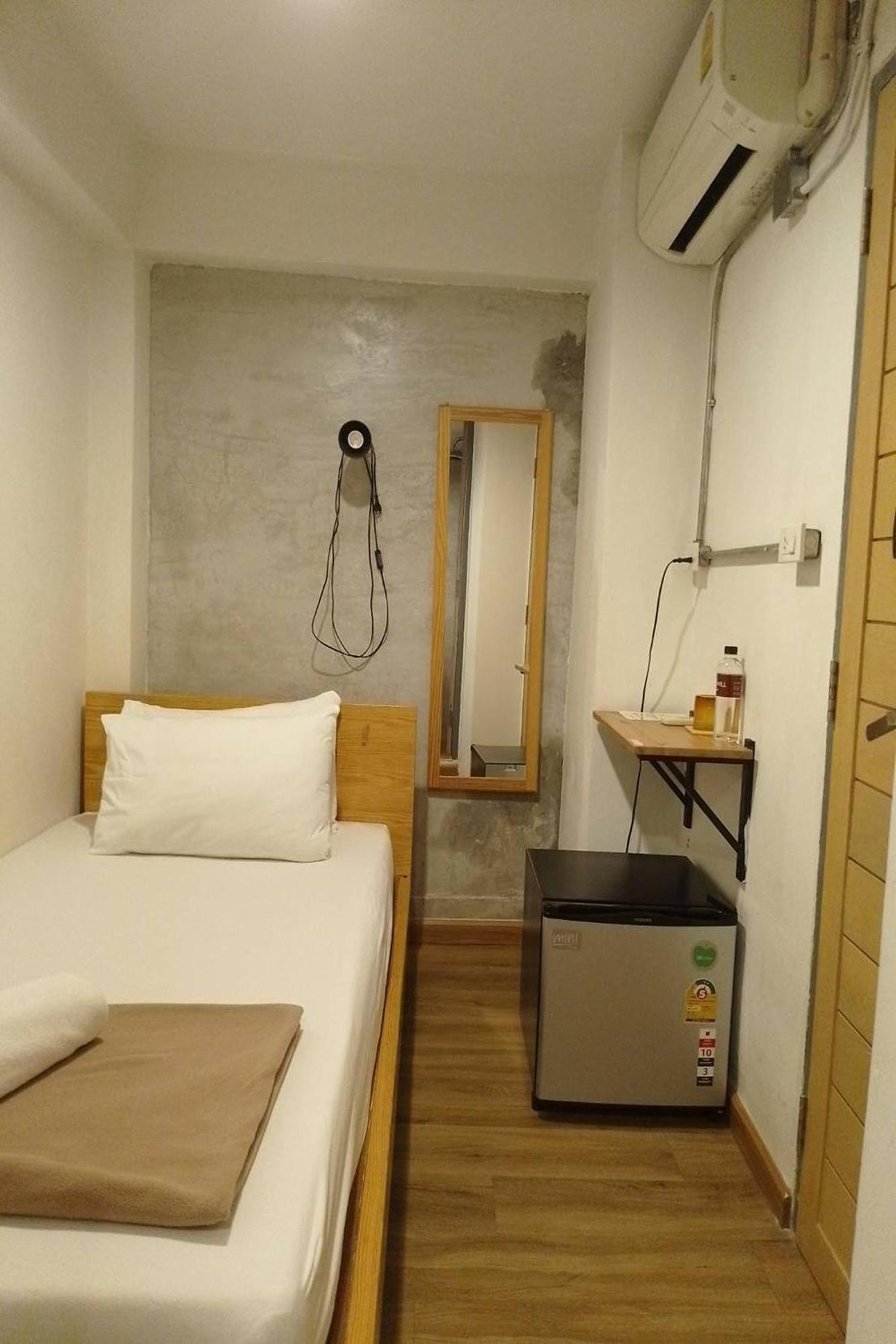 Ora Hostel Бангкок Экстерьер фото